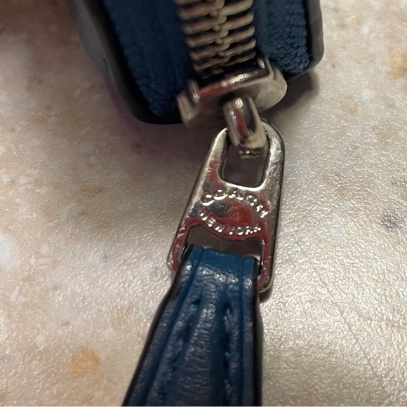 COACH Full Size Wallet Bazooka Bubble Gum Accordion Zip Limited Edition Leather - Picture 12 of 13